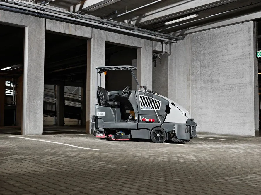 Nilfisk CS7000 Hybrid Diesel Combination Sweeper Scrubber-Drier SEE CS7010
