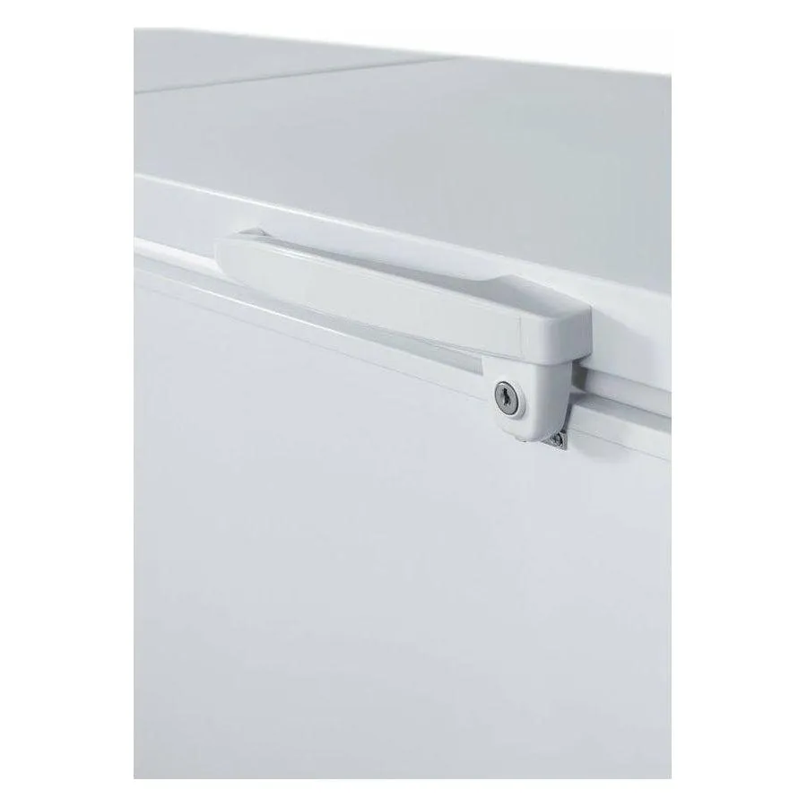 Summit 91 in. Chest Freezer with 26.66 cu. ft. Capacity, Manual Defrost Operation, Door Lock, One Piece Interior Liner - SCFM252WH